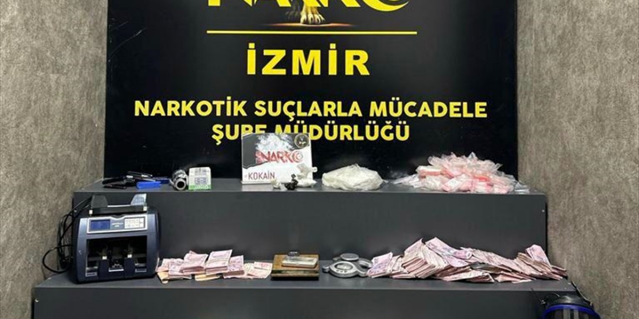 İzmir'de uyuşturucu baskınında 8 milyon lira değerinde döviz ele geçirildi