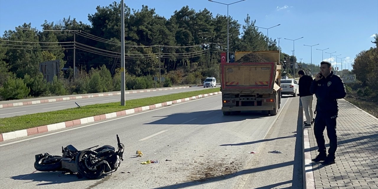 Çanakkale'de trafik kazasında yaralanan genç hastanede hayatını kaybetti