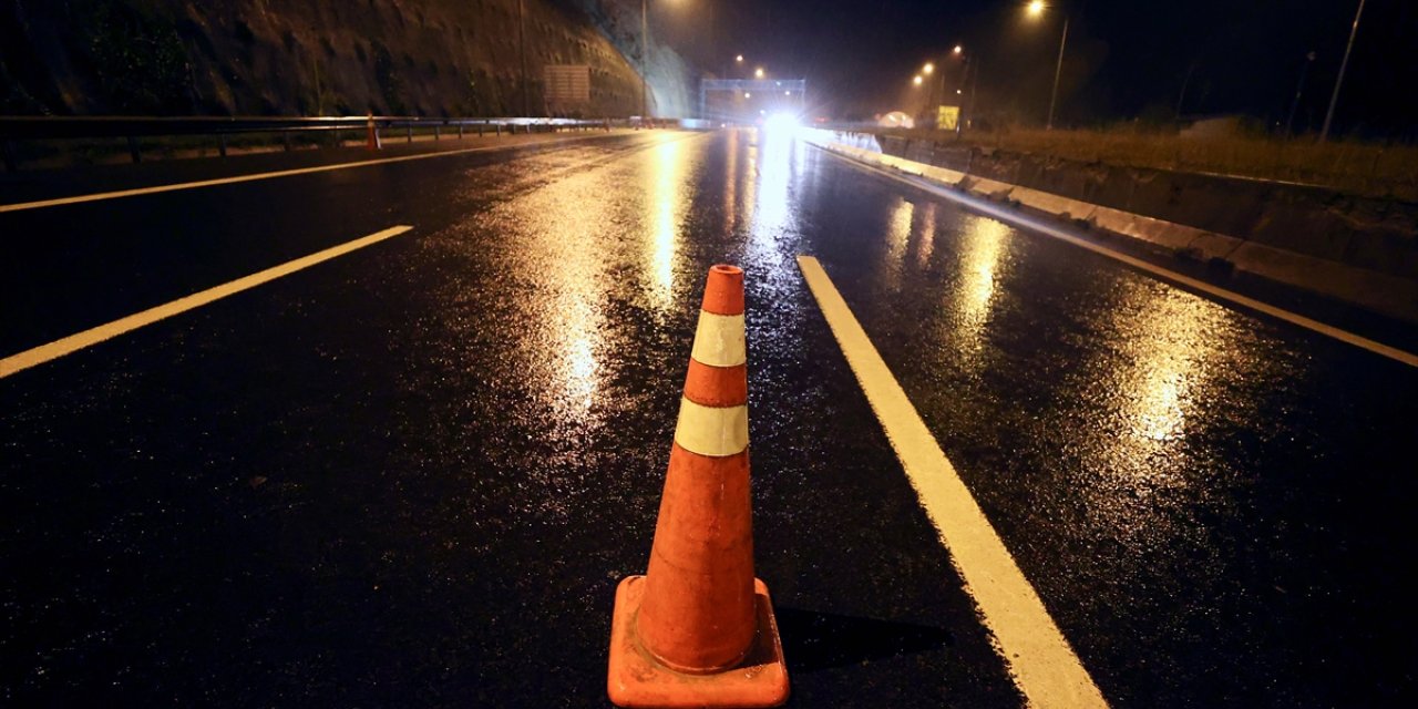 GÜNCELLEME - Anadolu Otoyolu Bolu Dağı Tüneli İstanbul yönü heyelan riski nedeniyle kapatıldı