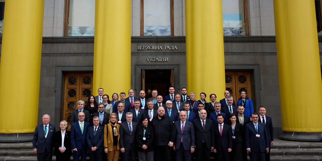 Zelenskiy: "Karadeniz'de küresel güvenliğin temellerinden biri bulunuyor"