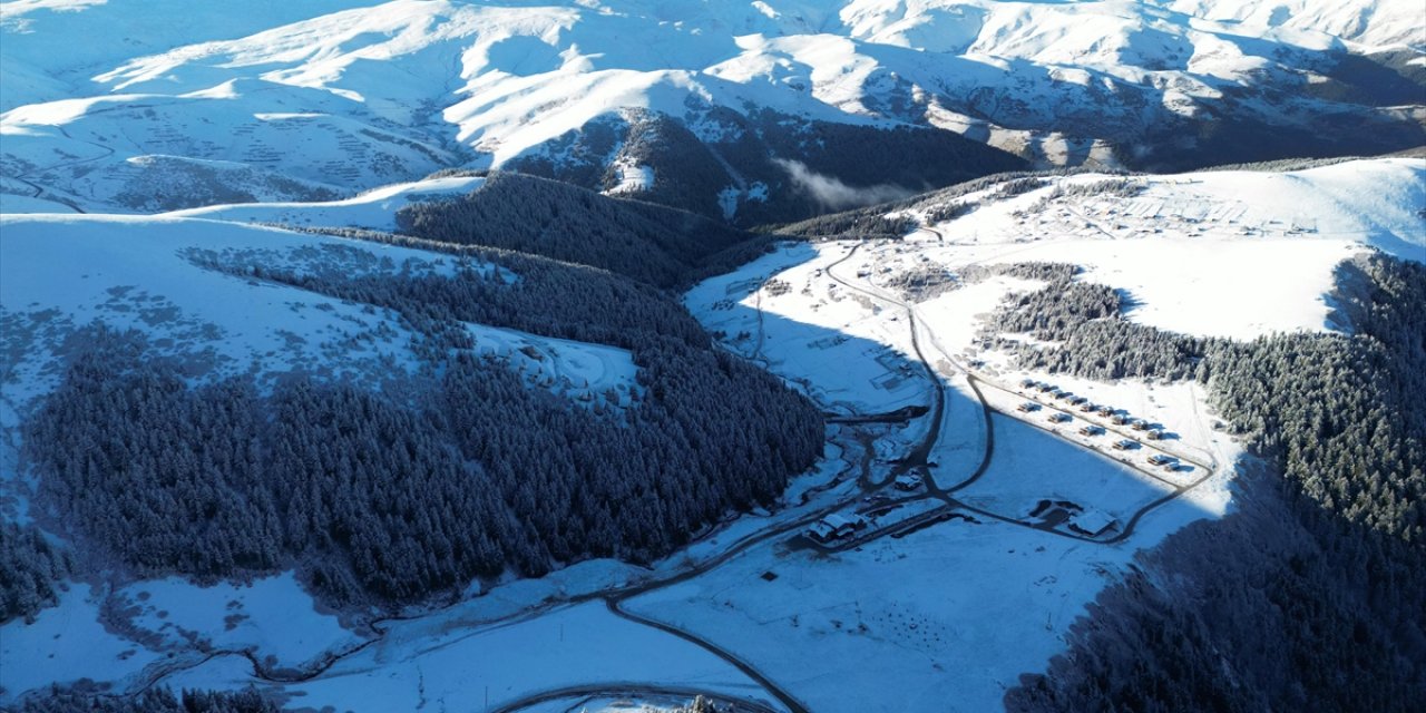 Giresun'da Kümbet Yaylası beyaza büründü