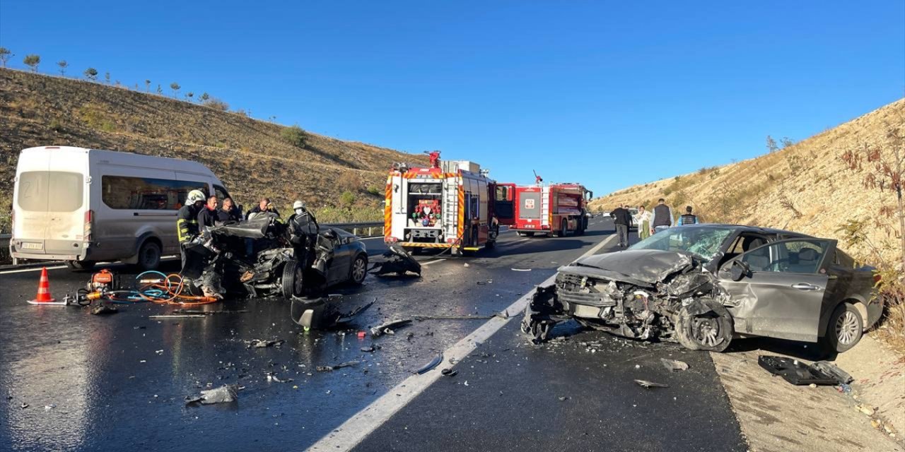 GÜNCELLEME - Gaziantep'te zincirleme trafik kazasında 1 kişi öldü, 6 kişi yaralandı