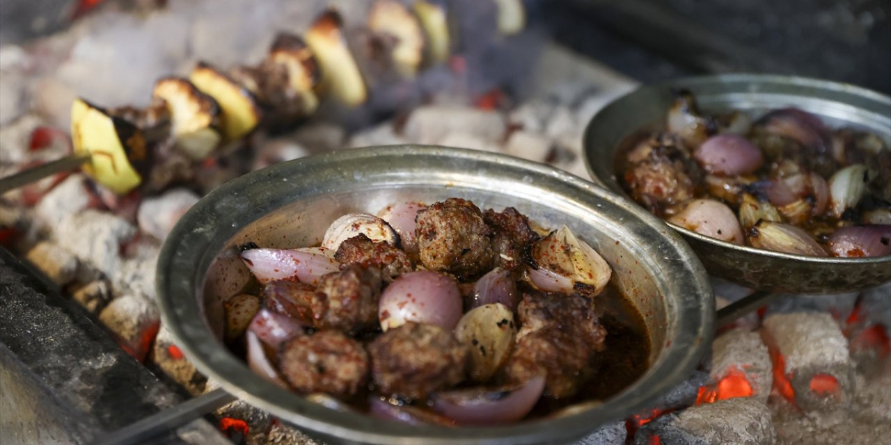 Gastronomi kenti Gaziantep'te kış yemekleri ateşle buluştu