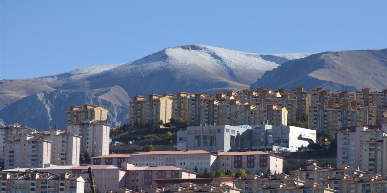 Malatya'nın yüksek kesimlerine kar yağdı