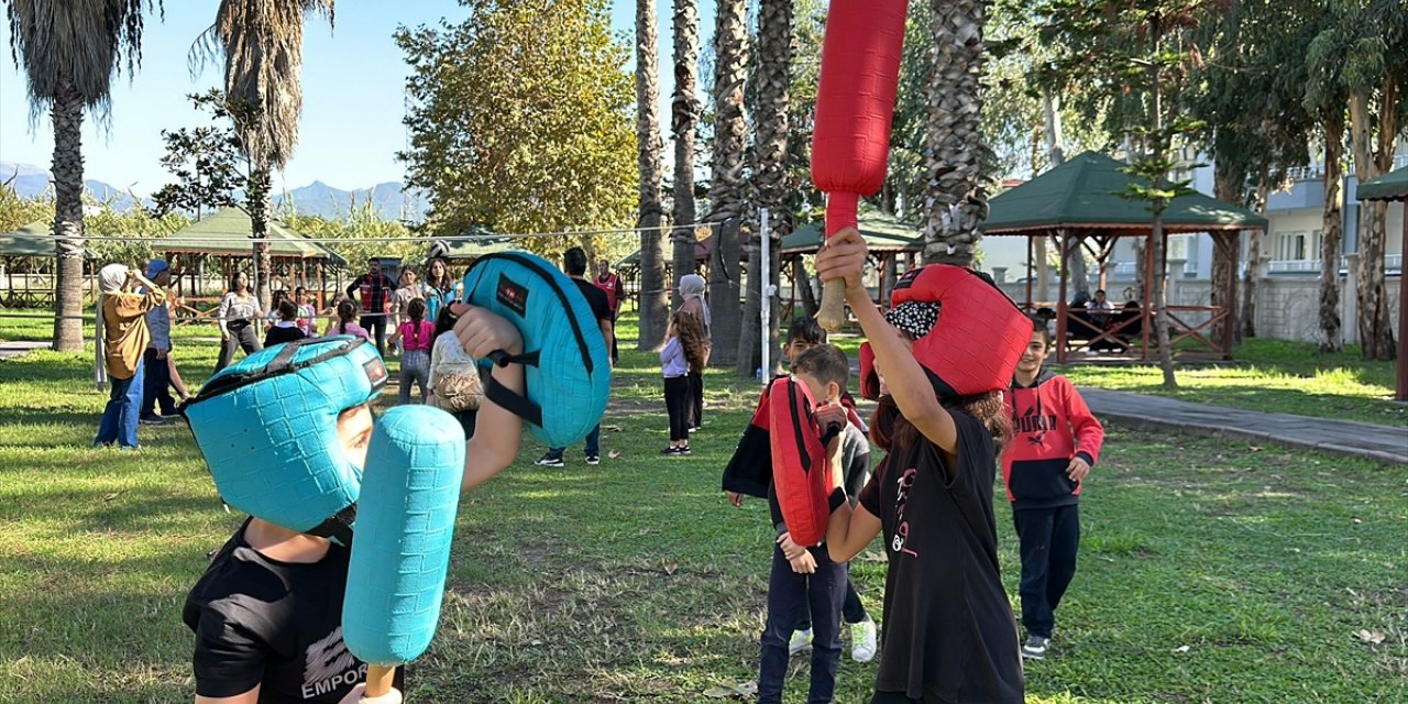 Hatay'da konteyner kentte kalan depremzede çocuklar için moral etkinliği