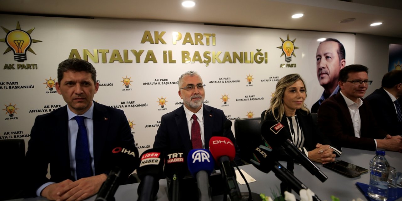 Bakan Işıkhan, AK Parti Antalya İl Başkanlığı'nda konuştu: