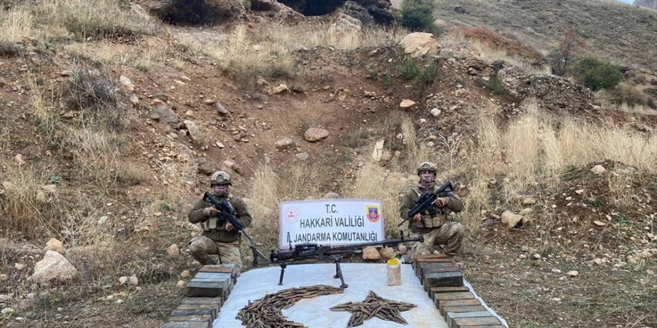 Hakkari'de terör operasyonunda silah ve mühimmat ele geçirildi