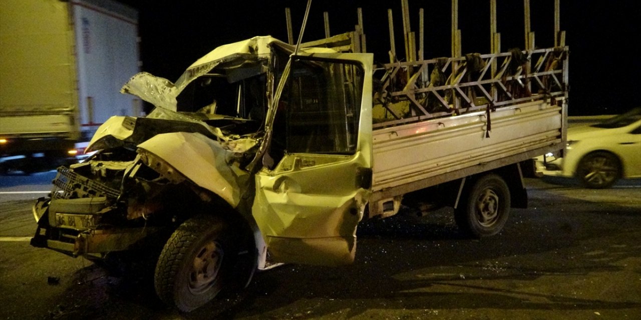 Anadolu Otoyolu Kocaeli geçişinde trafik kazası ulaşımı aksattı