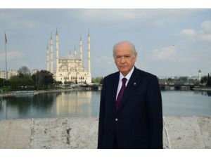 MHP lideri Bahçeli'den tarihi Taşköprü'de hatıra fotoğrafı