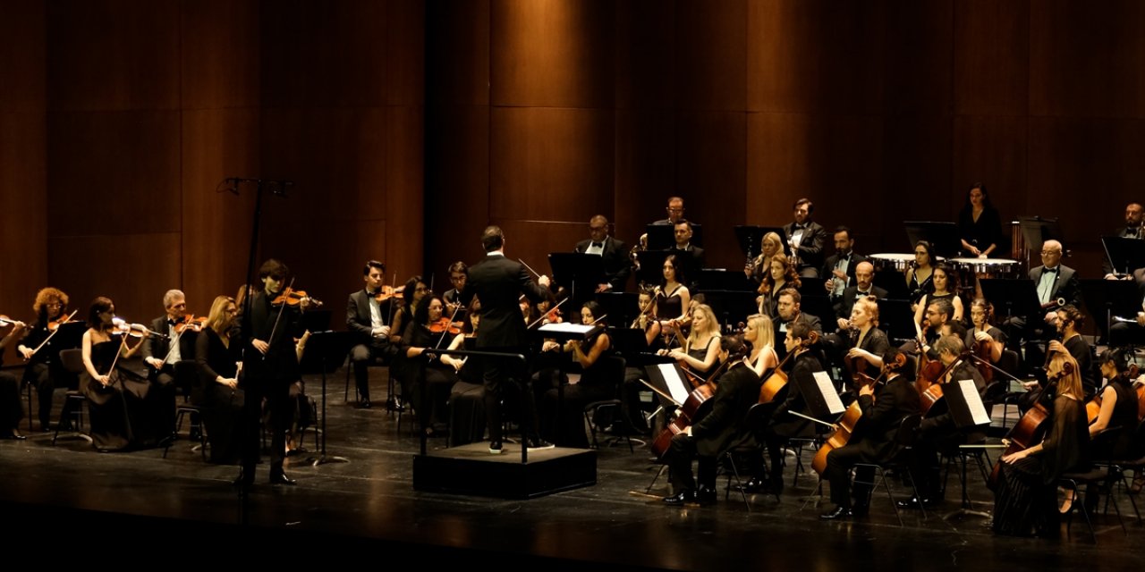 İDSO Andreas Ottensamer ve Daniel Lozakovich'le konser verdi