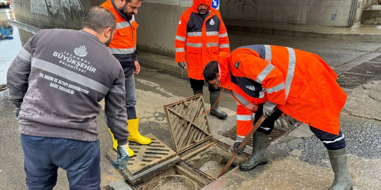 İstanbul'da yağış hayatı olumsuz etkiledi