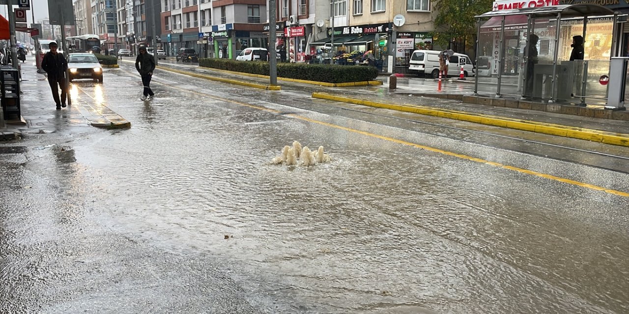 Eskişehir'de sağanak etkili oldu