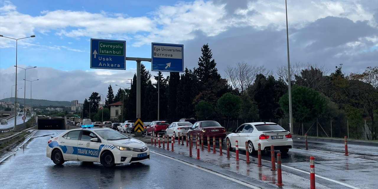 GÜNCELLEME 3 - İzmir'de şiddetli sağanak ve fırtına hayatı olumsuz etkiliyor