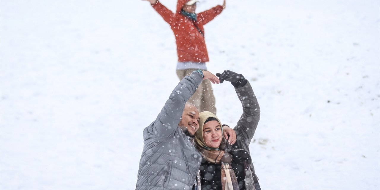 Uludağ'da kar yağışı etkili oldu