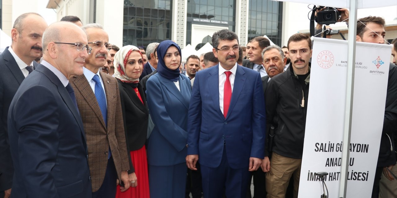 Bakanlar Şimşek ve Uraloğlu, Batman'da Konferans Salonu'nun açılışına katıldı