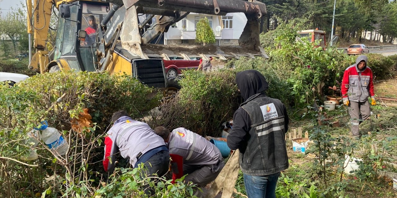 Seydişehir'de fırtına çatı uçurdu, çiçek seralarına zarar verdi