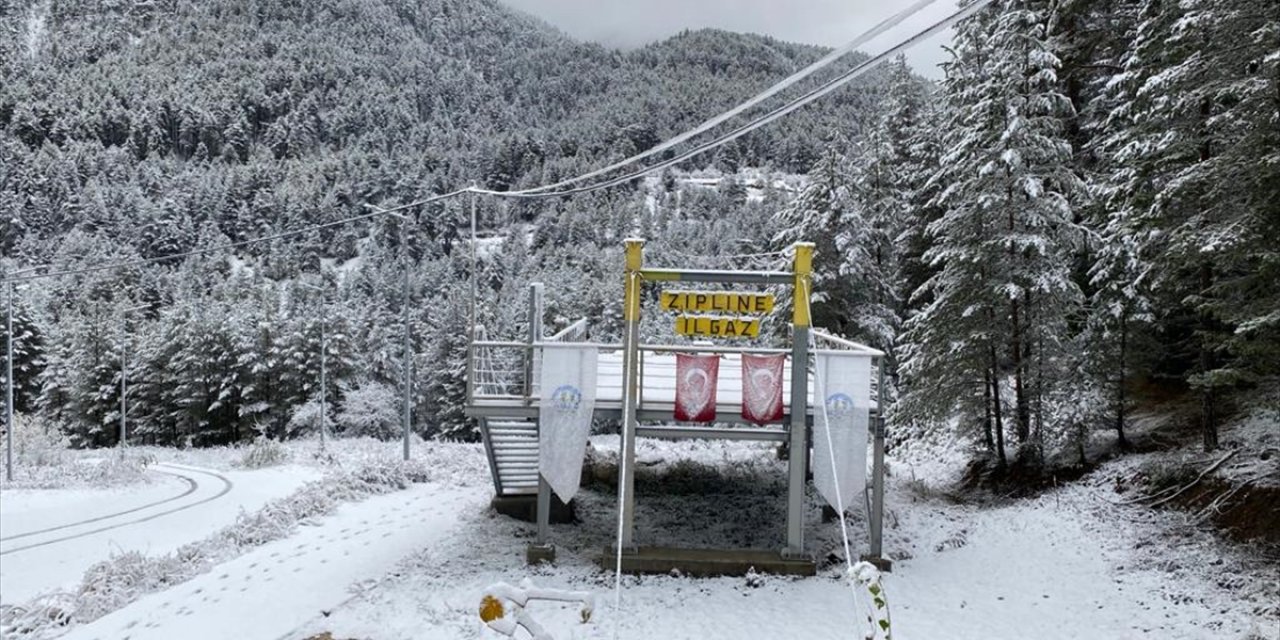 Yıldıztepe Kayak Merkezi'ne mevsimin ilk karı yağdı