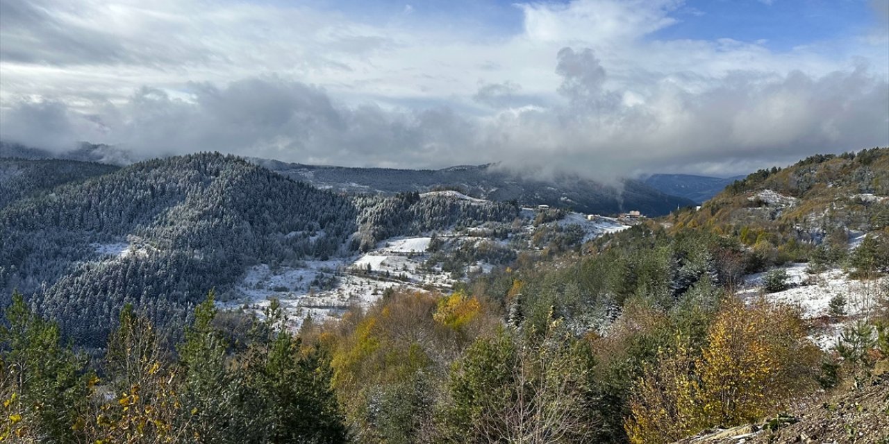 Kastamonu ormanlarında sonbahar ve kış güzelliği bir arada yaşanıyor