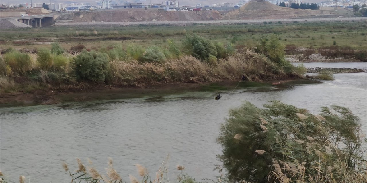 Şırnak'ta kaybolan genç için Dicle Nehri'nde arama çalışmaları sürüyor