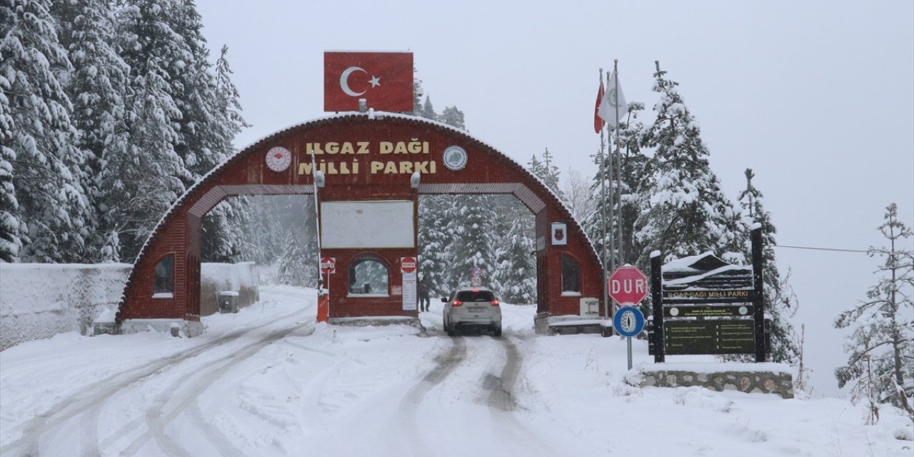 Ilgaz Dağı'nda kar kalınlığı 10 santimetreyi geçti