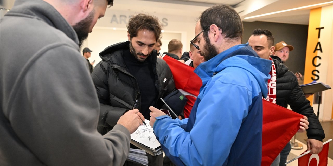 A Milli Futbol Takımı, Galler'e geldi