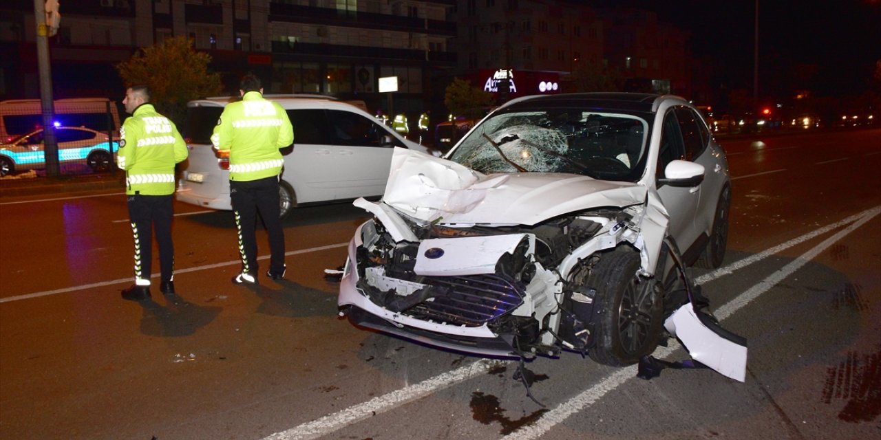 Antalya'da otomobilin çarptığı yaya yaşamını yitirdi