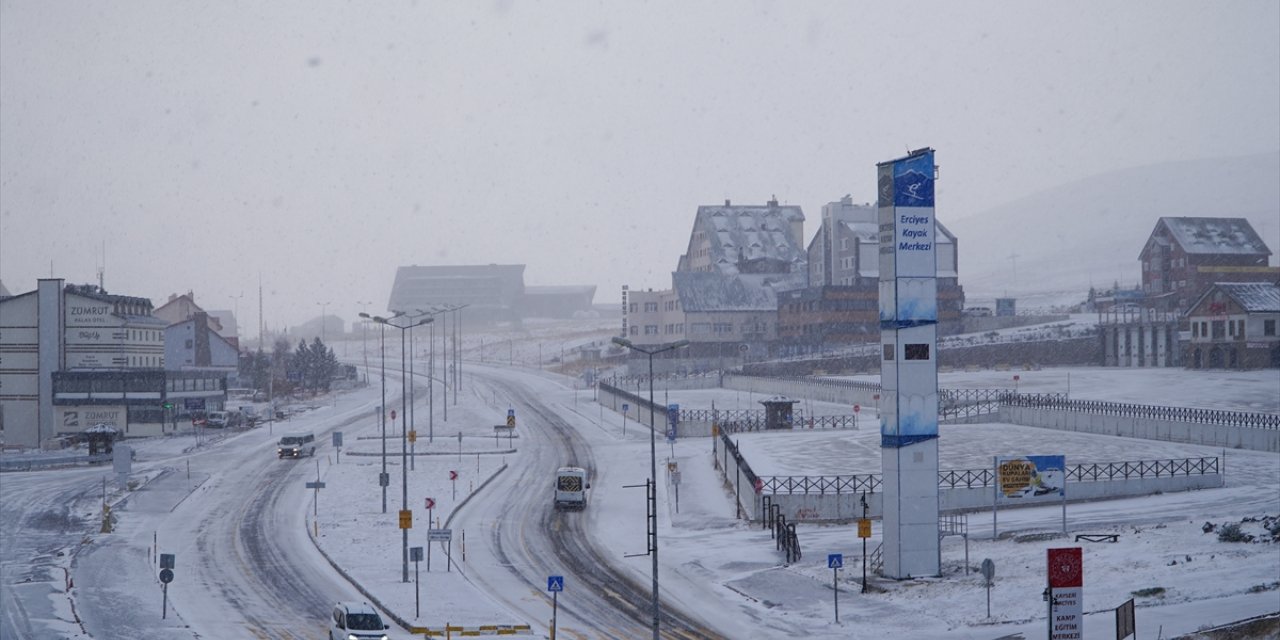 Erciyes ve Yozgat'ta kar yağışı etkili oluyor