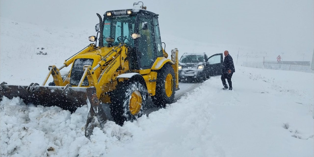 Erzurum, Ardahan ve Kars'ta 261 yerleşim yerine ulaşım sağlanamıyor