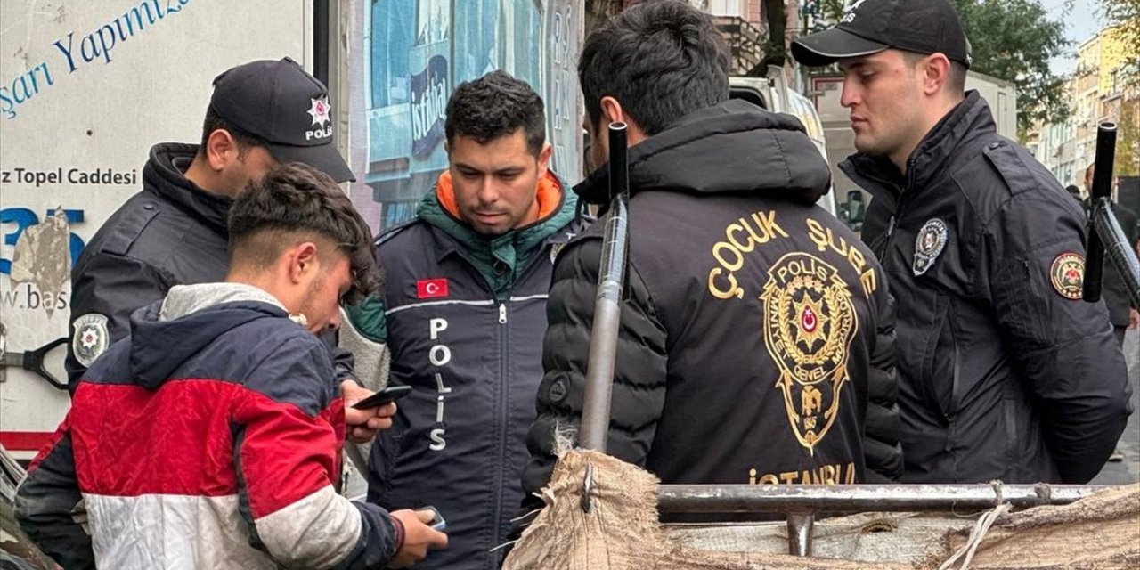 İstanbul'da polis ekipleri okul çevrelerinde denetim gerçekleştirdi