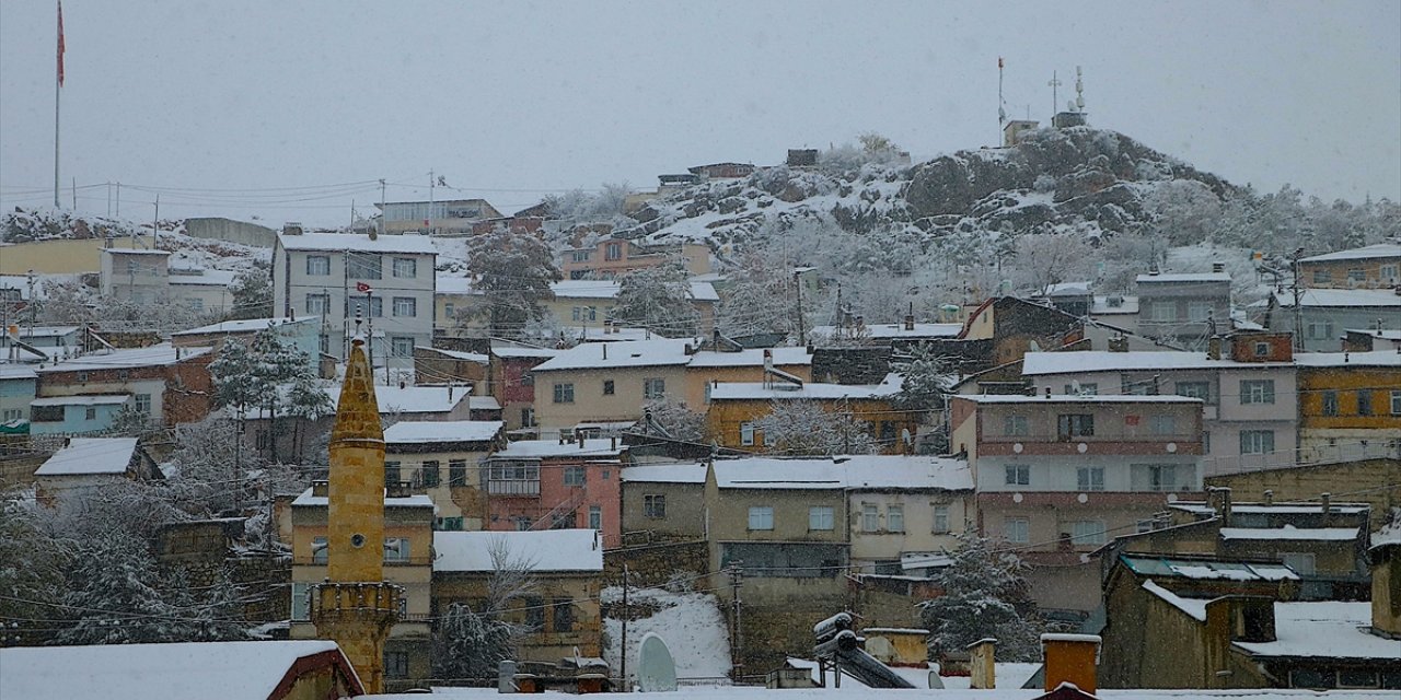 Bayburt'ta kar ve soğuk hava etkili oluyor