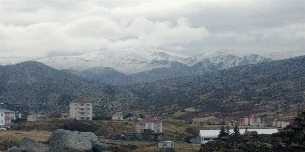 Nemrut Dağı'na yılın ilk karı yağdı