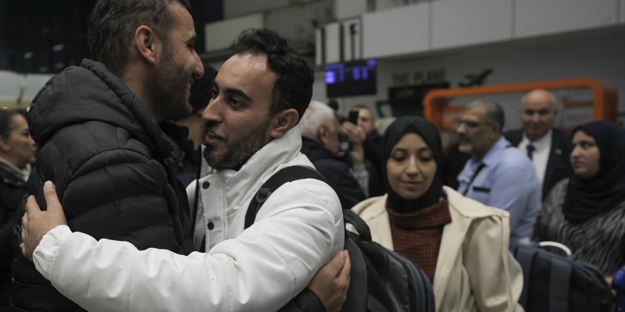 Gazze'den tahliye edilen Bosna Hersek vatandaşları ve yakınları Saraybosna'ya ulaştı