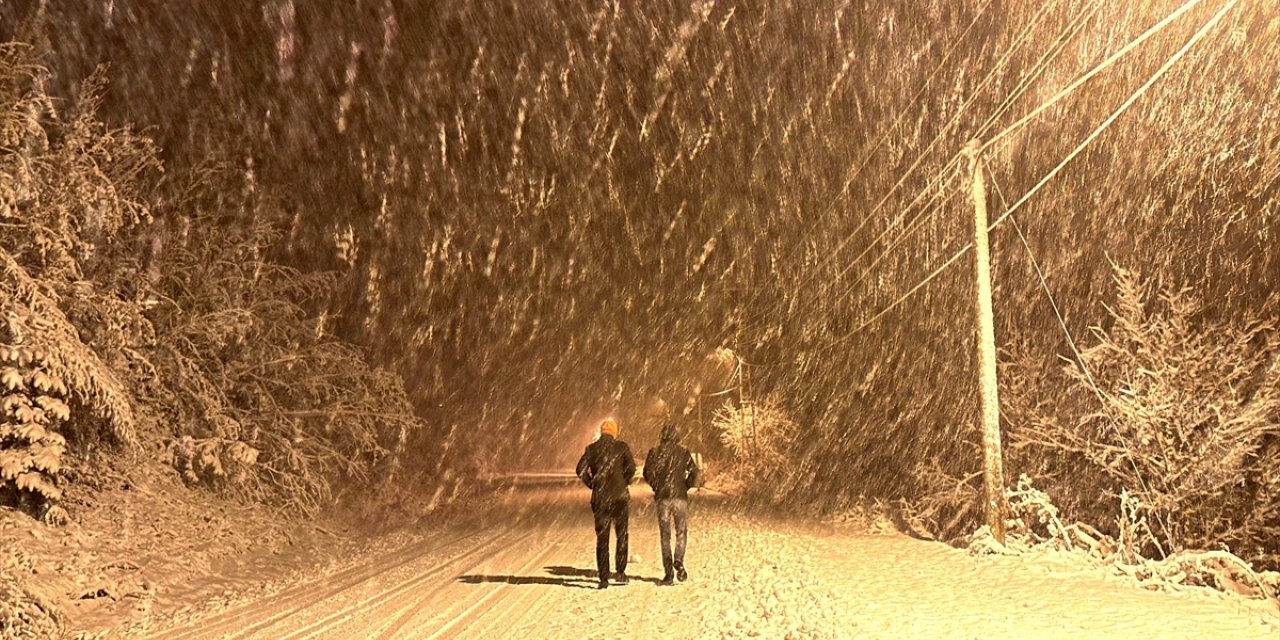 Kastamonu'da kar yağışı etkili oluyor