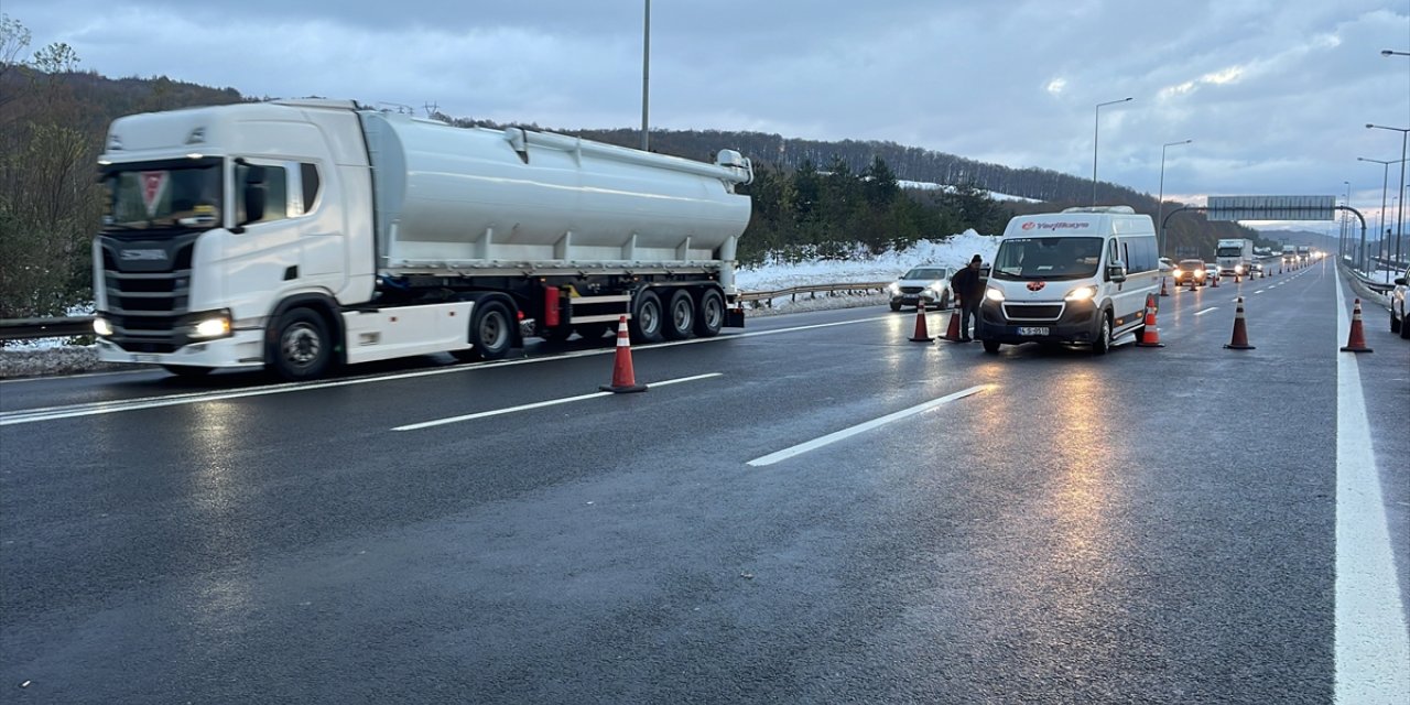 Anadolu Otoyolu'nun Bolu Dağı geçişi İstanbul istikameti ulaşıma kapatıldı