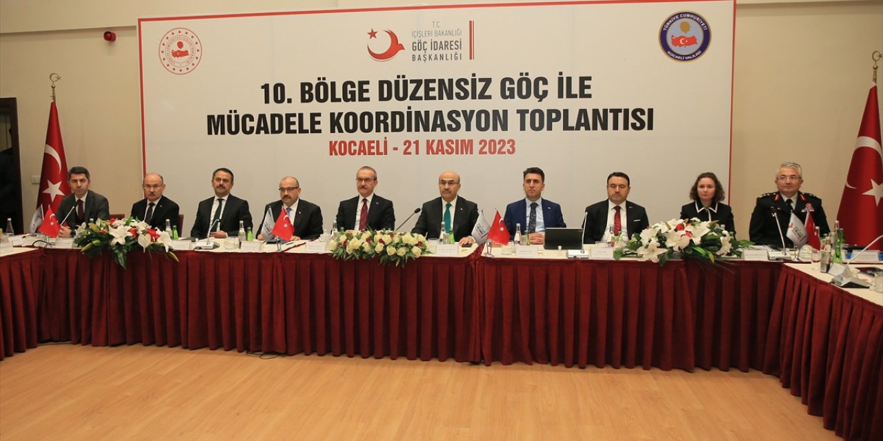 Kocaeli'de 8 ilden yetkililerin katılımıyla düzenlenen toplantıda "düzensiz göçle mücadele" konuşuldu