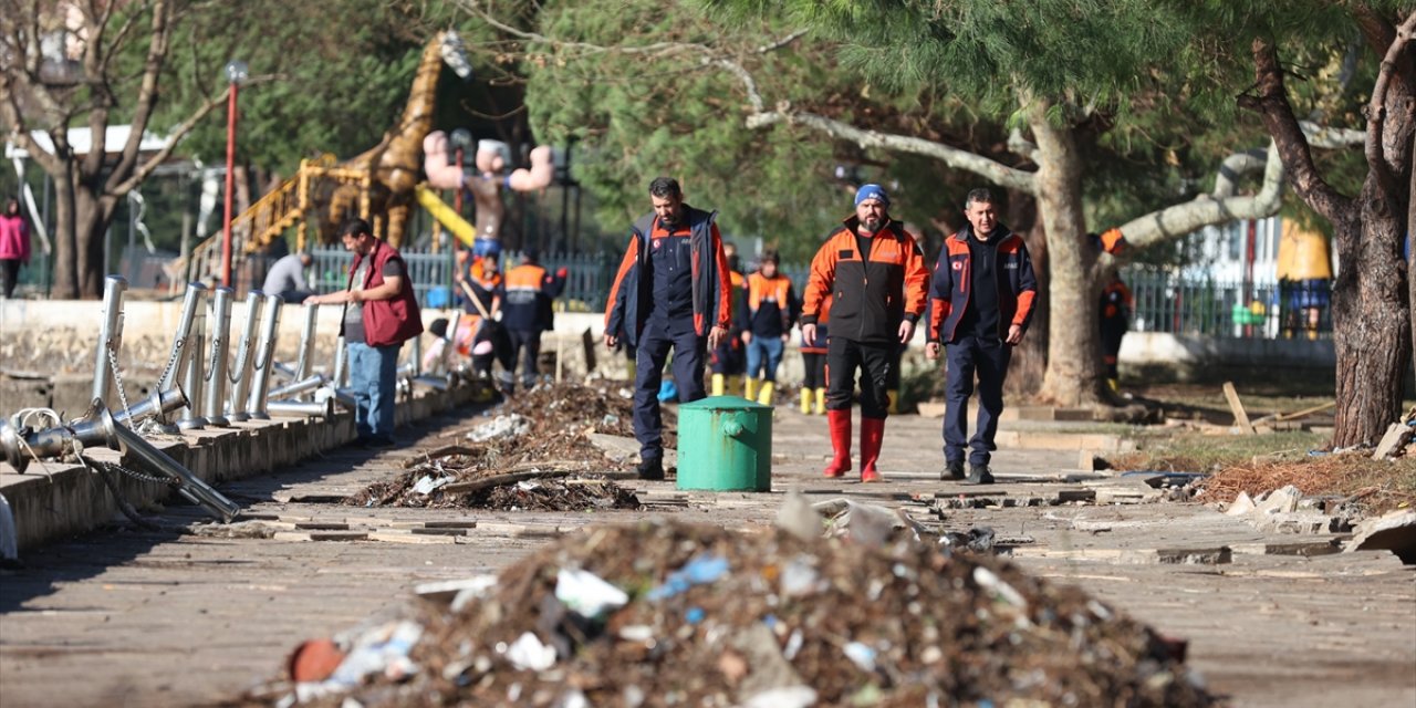 Fırtına ve selden etkilenen Zonguldak'ta temizlik çalışmaları yapılıyor