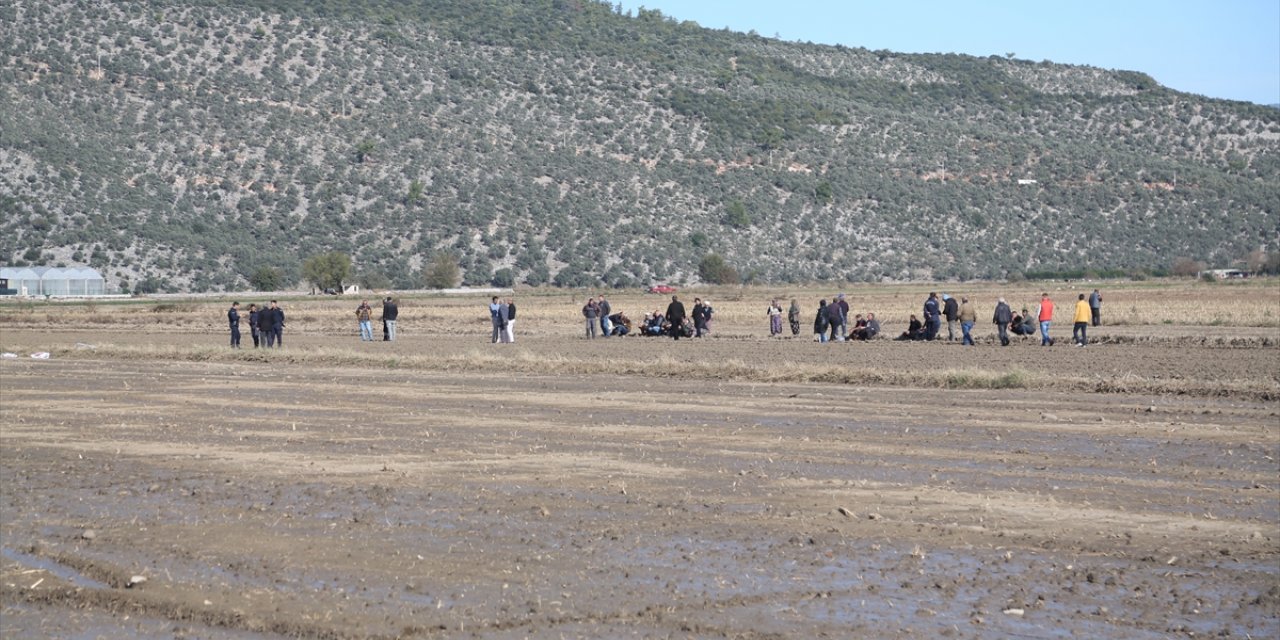 Muğla'da bir kişi, çift sürdüğü tarlada ölü bulundu