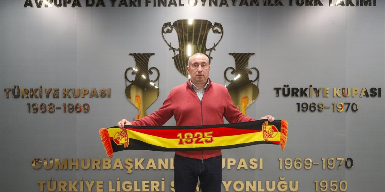 Göztepe, Bulgar teknik adam Stanimir Stoilov'la sözleşme imzaladı