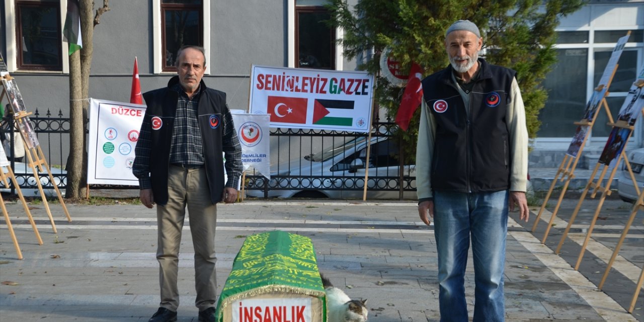 Düzce'de İsrail'in Gazze'ye saldırılarına dikkati çekmek için sergi açıldı