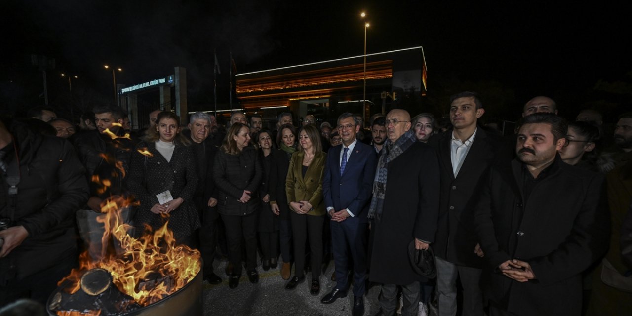 CHP Genel Başkanı Özel "adalet ateşi" eylemine katıldı: