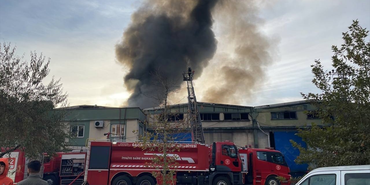 Gaziantep'te geri dönüşüm fabrikasında yangın çıktı