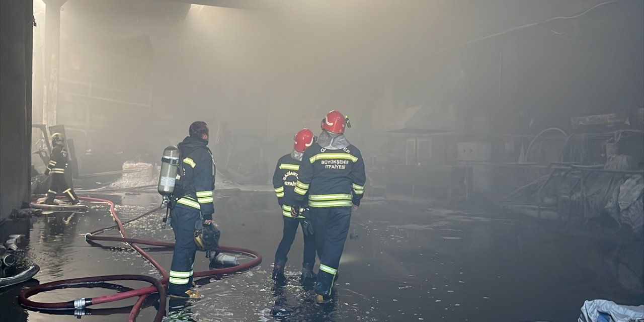 GÜNCELLEME - Gaziantep'te geri dönüşüm fabrikasında çıkan yangın söndürüldü