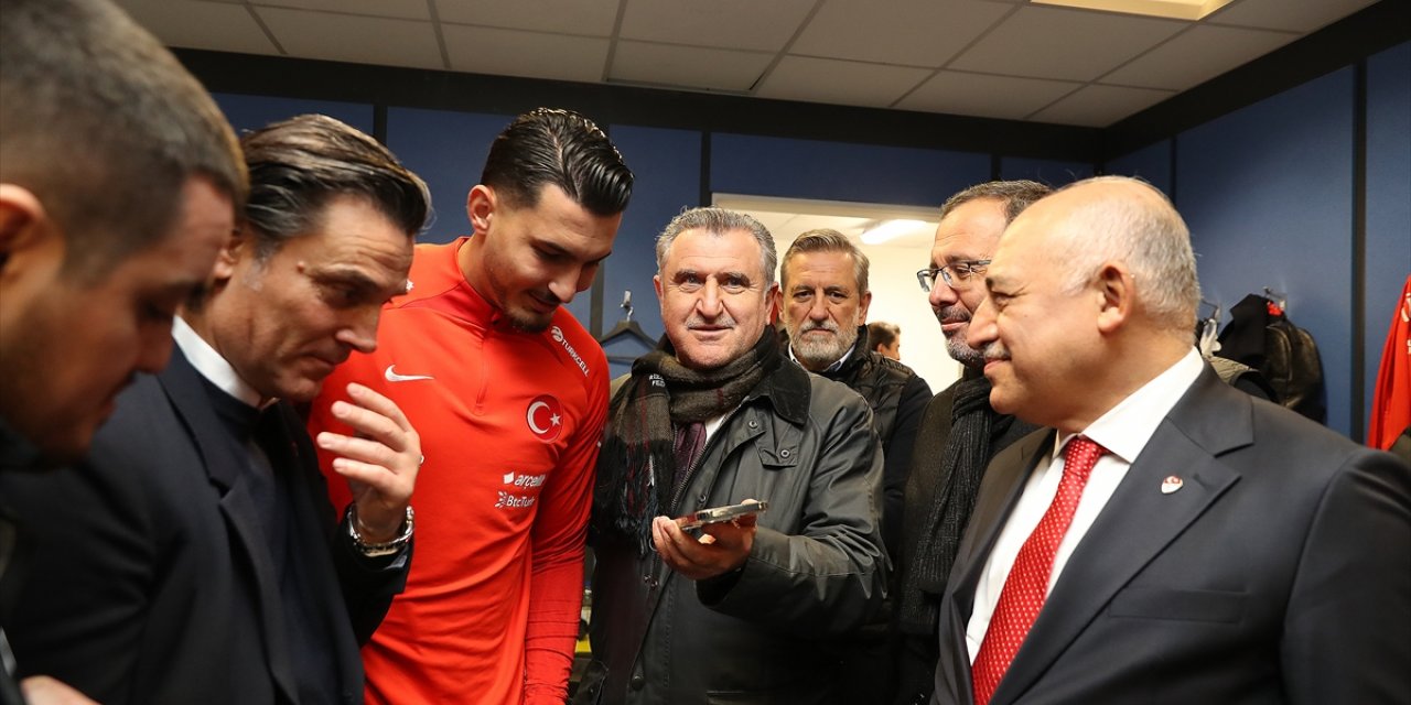 Cumhurbaşkanı Erdoğan'dan A Milli Futbol Takımı'na tebrik telefonu