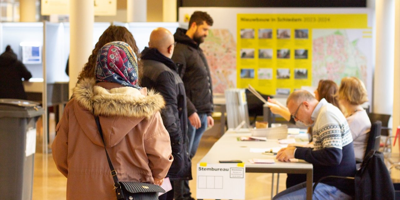 Hollandalılar genel seçimler için sandık başında