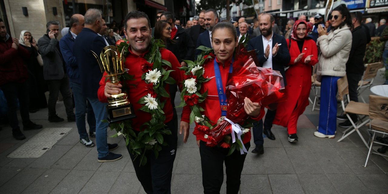 Avrupa şampiyonu boksör Gamze Soğuksu, Ordu'da törenle karşılandı