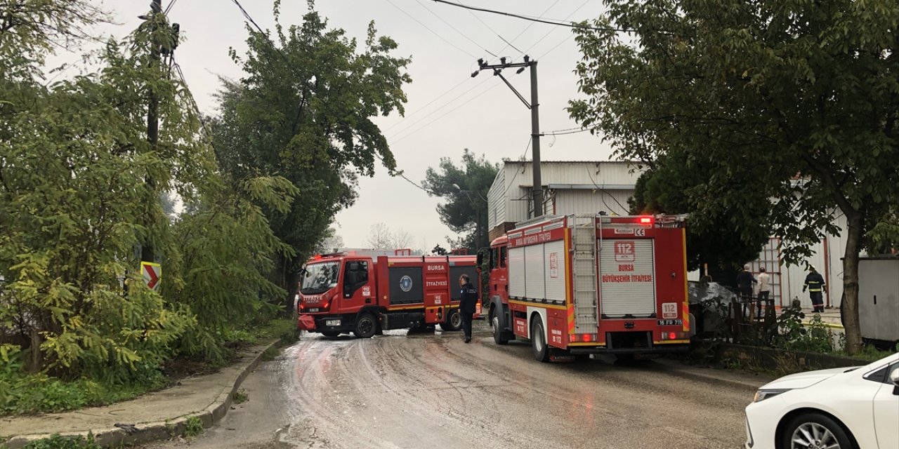 Bursa'da sünger fabrikasında çıkan yangın söndürüldü