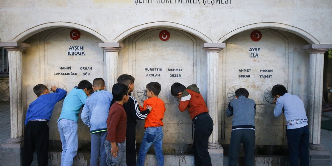 Depremde hayatını kaybeden öğretmenlerin hatıraları görev yaptıkları okullarda yaşatılıyor