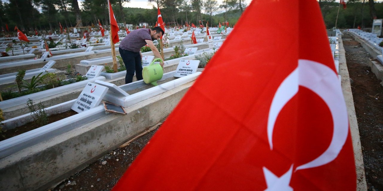 Özel eğitim öğretmeni depremde kaybettiği 92 öğrencisinin acısını yaşıyor