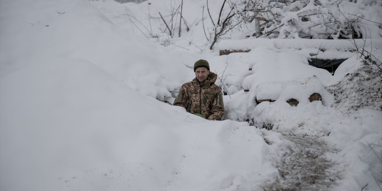 AA, Ukrayna'da ağır kış şartları altında çatışmaların sürdüğü Kupyansk cephesini görüntüledi