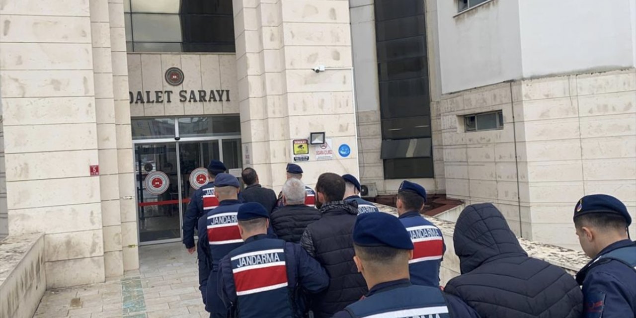 Balıkesir'de göçmen kaçakçılığı operasyonlarında 6 şüpheli yakalandı